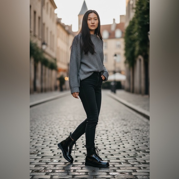 ✨ Michael Kors Black Combat Glossy Boots | New WOT | | Glossy Finish | Size 7 ✨ - Picture 2 of 15